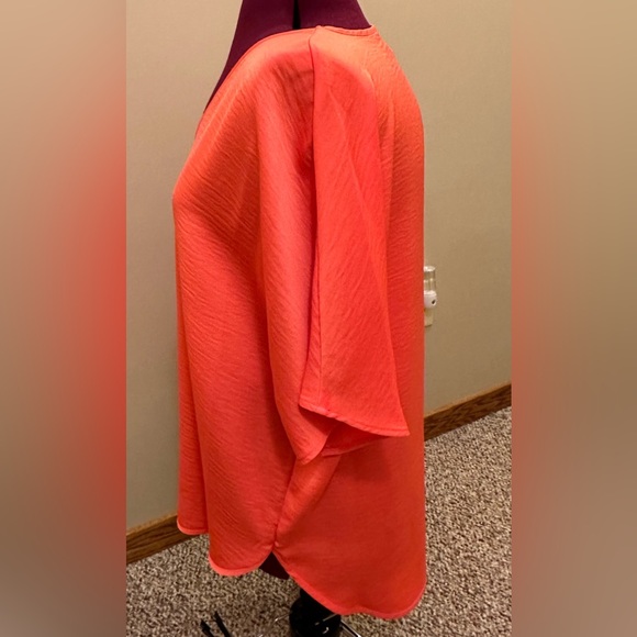 🔥DKNY🔥Persimmon V-Neck blouse, short sleeves, could be considered elbow length - Picture 6 of 12